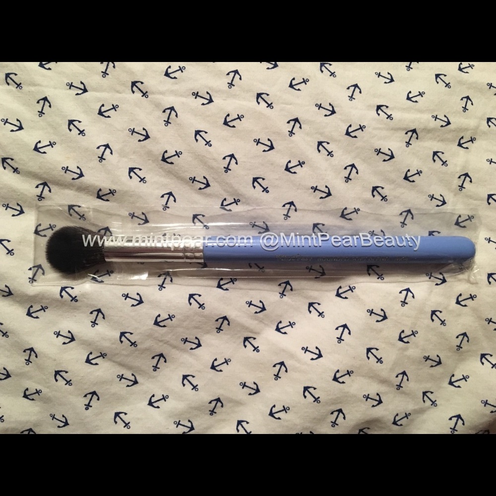 Mint pear rounded soft blend brush